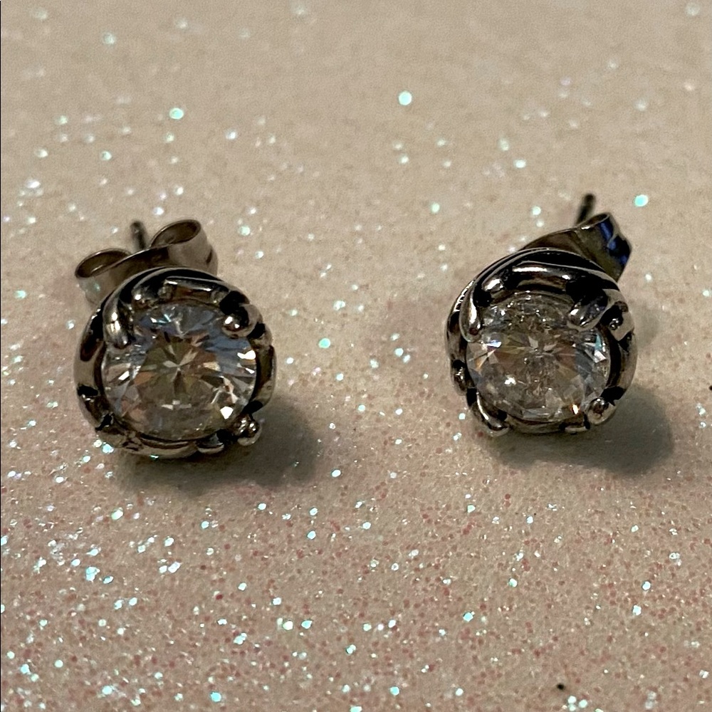 Women’s earrings